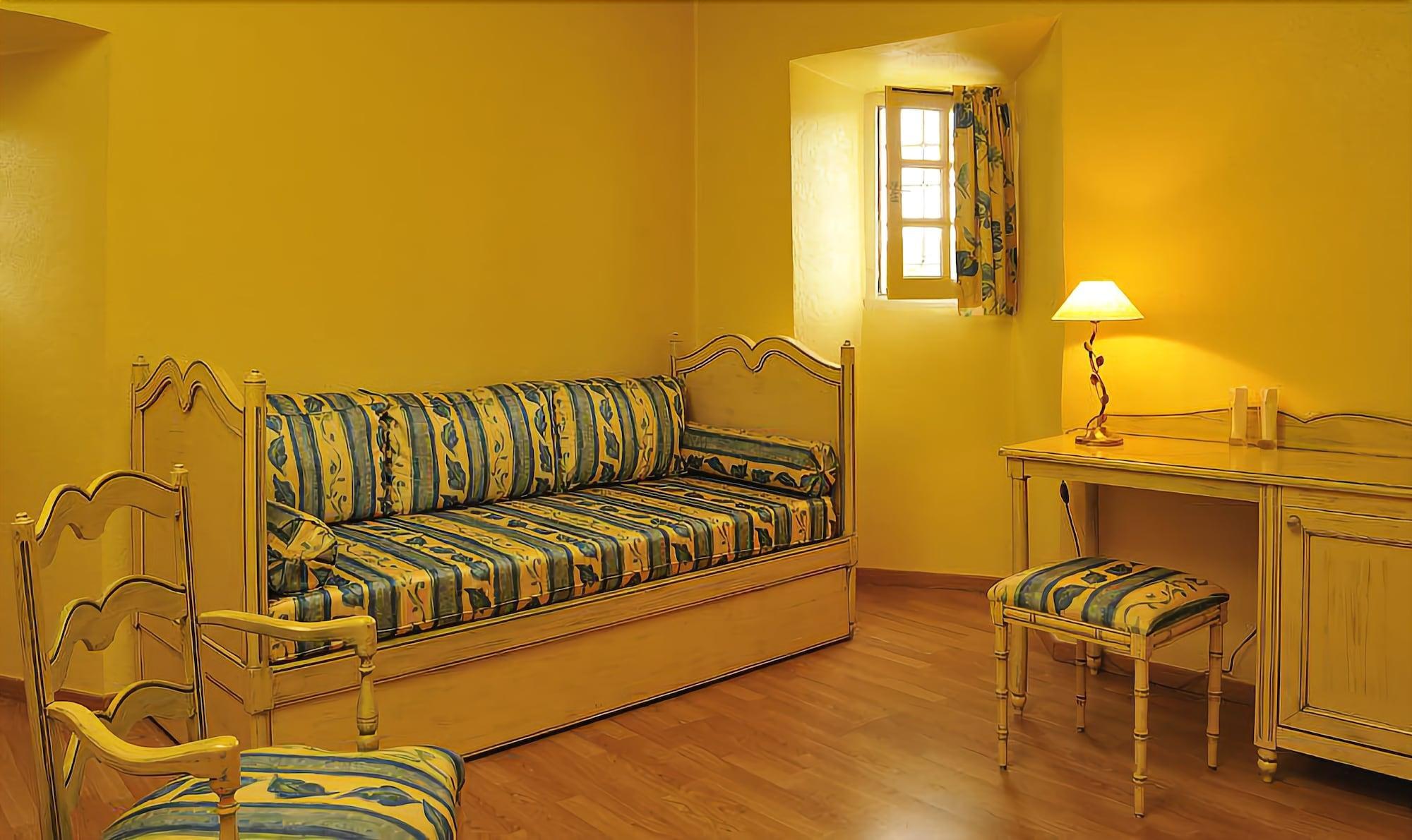 Chateau De Fontanges Hotel